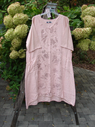 Barclay NWT Linen Le Jardin Cotton Sleeve Pocket Dress Victorian Floral Petal Size 0, a knee-length dress with a subtle floral print, hanging outdoors on an A-frame ladder.