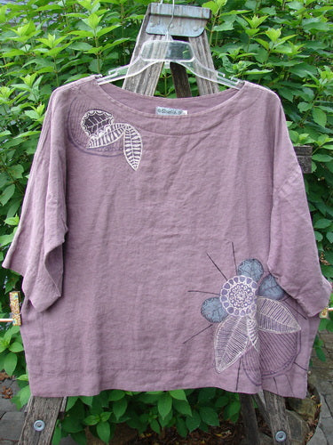 The Barclay Linen Lantern Boxy Top Corner Floral Hydrangea Size 0 features a square boxy shape, drop shoulders, rounded neckline, slight crop length, and a floral design, crafted from medium-weight linen.