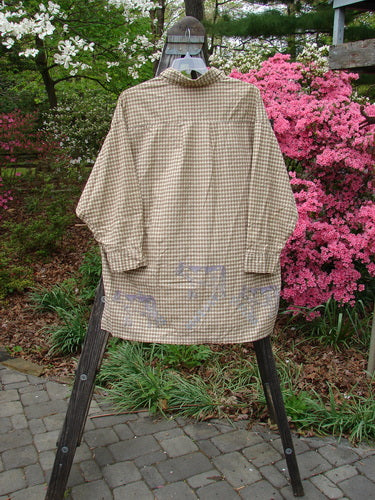 1996 Woven Tourist Top Farm Cow White Pine Gingham OSFA displayed on a wooden stand outdoors, showcasing its long sleeves, stand-up collar, buttoned front, and vented sides.