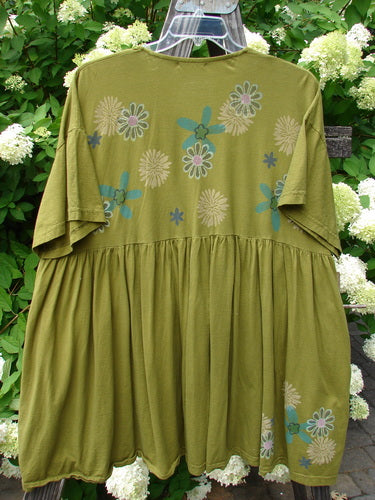 Barclay Tree Top Cardigan Dress Floral Blossom Olive Size 3, featuring a green floral pattern, V-neckline, pearly buttons, and a gathered lower hem, displayed on a mannequin.