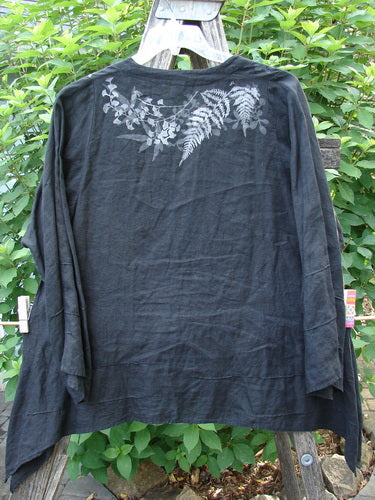 Barclay Linen Tiny Button Dip Side Cardigan Fern Shadow Black Size 0, featuring a deep V-shaped neckline, three-quarter sleeves, shell buttons, and side vents, perfectly embodies Bluefishfinder.com's vintage and creative ethos.