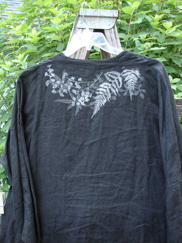 Barclay Linen Tiny Button Dip Side Cardigan Fern Shadow Black Size 0 features a deep V neckline, widening vented hemline, three-quarter pinched sleeves, and shell buttons with loop closures, embodying BlueFishFinder's vintage charm.