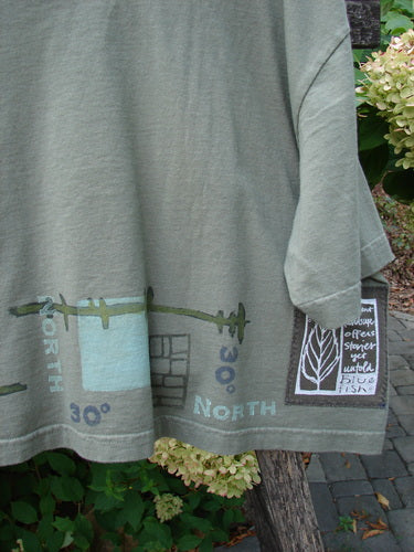 2000 City Side Crop Tee Top Navigation Border Park Size 2 features unique border prints and sleeve accents, with a wide swingy shape and vented sides, embodying BlueFishFinder's vintage, expressive style.