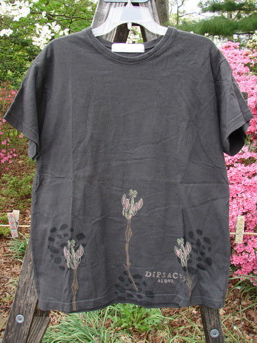 1998 Botanicals Short Sleeved Tee Triple Sprout Raven Size 0 features a vibrant flower design on black organic cotton, ribbed neckline, and straight shape, ideal for expressing individuality.