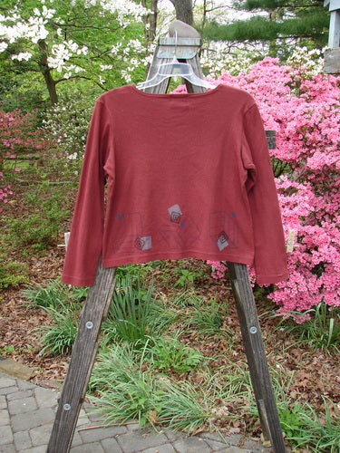 1999 Round Neck Rib Top Cubist Woodberry Size 1 displayed on a wooden rack, showcasing its ribbed material and unique cubist paint theme.