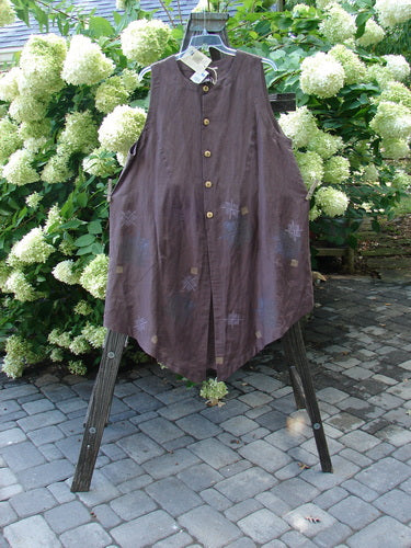 1998 NWT Hemp Silk Sanjo Vest Simplify Boxwood Size 2 displayed on a rack, featuring wooden buttons, an A-line shape, dipped hemline, and Blue Fish patch, highlighting its unique hand-dyed silk fabric.