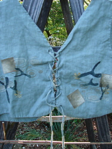 Close-up of the 1997 Beachcomber's Vest Undersea Lagoon Size 2, showcasing front and back lacings and a vibrant undersea theme design.