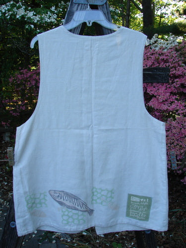 1999 Textured Linen 2 Pocket Vest Fish Natural Size 0, featuring a fish design, two oversized front pockets, and five pearl buttons. A substantial yet soft piece from Bluefishfinder's vintage collection.