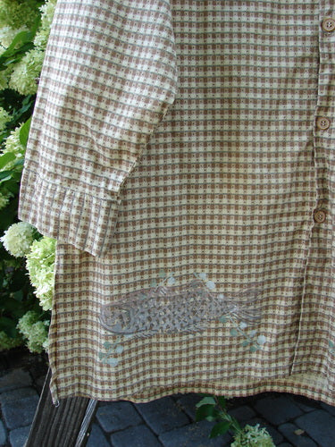 1996 Woven Tourist Top Fish Border White Pine Gingham OSFA; close-up of lightweight cotton percale shirt with wooden buttons, rolled cuffs, and soft fish border pattern.