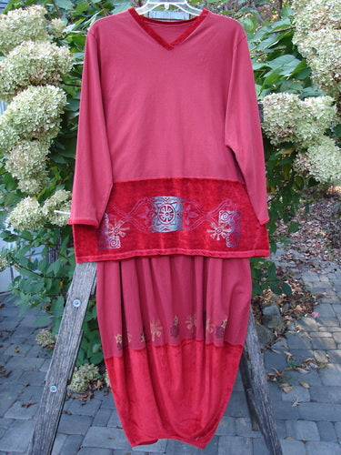 1996 Velvet Arrowhead Sofia Duo Pomegranate Size 1 2 displayed outdoors. The red long-sleeved top and matching skirt feature intricate embroidery, velvet accents, and a relaxed silhouette, epitomizing vintage Blue Fish elegance.