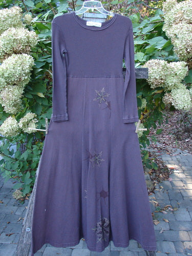 1998 Rib Top Dress Snowflake Morado Size 0 features a plum ankle-length design with a ribbed turtleneck, empire waist, and flowing skirt with floral embroidery, reflecting Blue Fish Clothing's vintage style.
