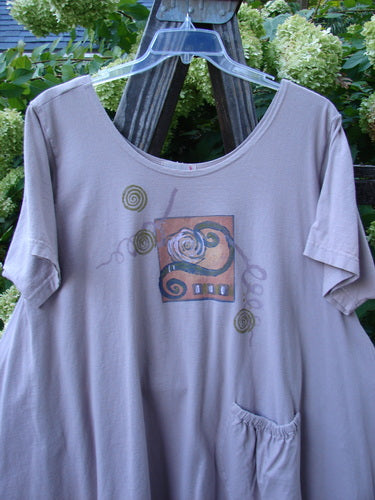 1995 Hop Scotch Dress Wind Curl Amethyst Size 2, swinging A-line shirt on a wooden stand