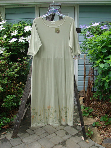 2001 Tide Dress Jax Kelp Size 1 displayed on a wooden rack, showcasing its slightly flared lower, three-quarter length sleeves, and straighter, longer shape.