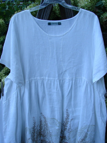 Barclay Linen Studio Pullover Dress Breeze Fern White Size 2 features a flouncy lower skirt, gathered waistline, wide hem sweep, and unique figure 8 front bodice seams with a fern theme design.