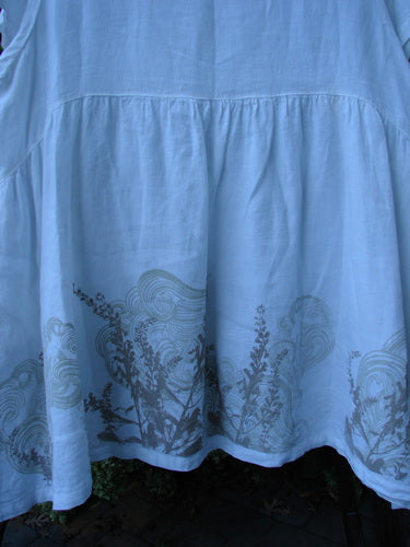 Barclay Linen Studio Pullover Dress Breeze Fern White Size 2, featuring a flouncy lower skirt, gathered waistline, wide hem sweep, and figure 8 front bodice seams with a breezy fern pattern.