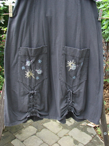 2000 Nova Dress Star Flower Orbit Size 0 features three-quarter length wide sleeves, two large side pockets, and a reverse triangular painted neckline, with double vertical drawcord accents and an elastic tab rear accent.
