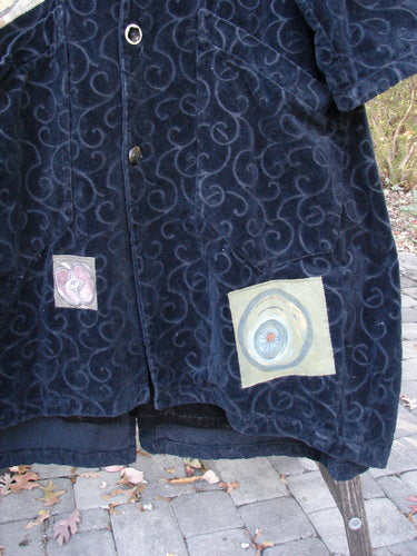 1998 Patched Tapestry Coat Bountiful Sun Guy Black OSFA features a plush damask pattern, button-front design, angular pockets, and distinct fabric patches with fruit and target motifs. Ideal for vintage style expression.