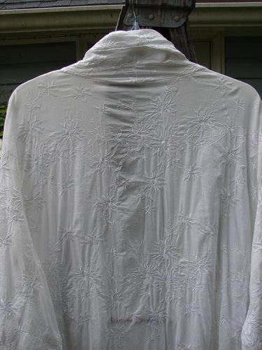 Barclay Brocade Open Front Pocket Dress Duster in White, Size 2, featuring floral vine pattern, drop exterior pockets, varying hemline, fold-over collar, and three-quarter sleeves.