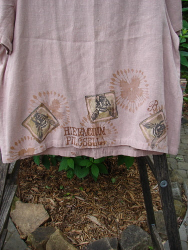 1998 Botanicals Robin's Top Bee Mallow Size 0, displayed on a wooden stand, features a heavy-weight linen with bee and garden theme paint, dual front pockets, and seven buttons.