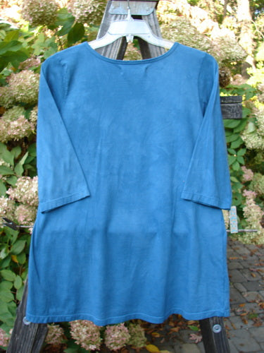 Barclay NWT Modern Slim Tee Top in Mottled Teal with three-quarter sleeves and a pansy pattern displayed on a swinger, showcasing its rounded hem and slight hip flare.