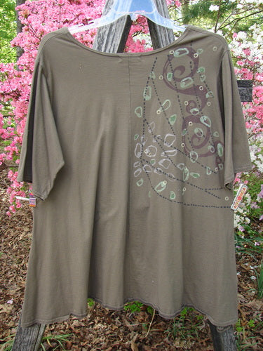 Barclay Hi Low Top Side Art Curly Cue Bark Size 1 features elbow-length sleeves, a boat neckline, and an abstract swirl-and-dot print on one shoulder, epitomizing Bluefishfinder.com's creative vintage style.