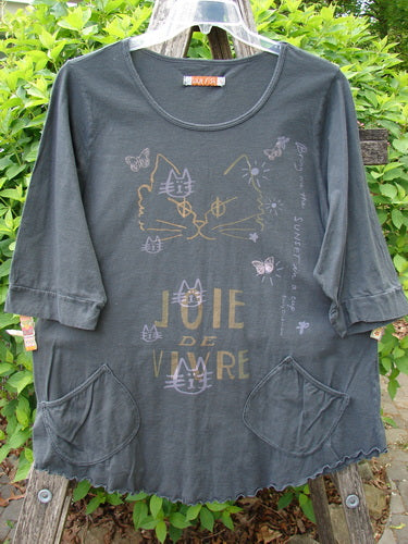 Barclay Banded Artist Pocket Top Metallic Kitty Kitty Black Size 1 features elbow-length gathered sleeves, whimsical cat faces, butterflies, and JOIE DE VIVRE print, with front patch pockets and a rounded neckline.