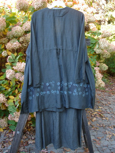 2000 Hemp Silk Continuous Garden Duo Domino Size 2: Long sleeved shirt on a swinger with a close-up of a blue dress and flowers on it.
