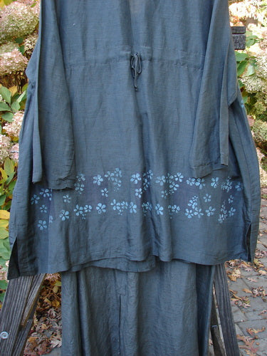2000 Hemp Silk Continuous Garden Duo Domino Size 2: A blue shirt with a flower design on it and a blue dress with a flower design on it.