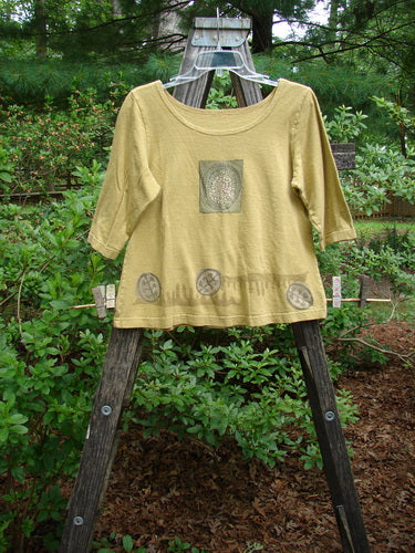 2000 Cotton Hemp Theo Top Center Gold Size 0 on a wooden stand, showcasing three-quarter sleeves and a rounded neckline with a square design, from the Resort Collection of 2000.