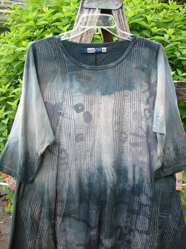 Barclay Wander Tunic Tee Rain Star Mottled Night Size 0 features a loose fit, elbow-length sleeves, and a watercolor pattern in muted tones, highlighting its artistic flair and unique design.
