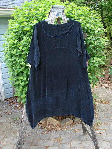 Barclay Cupro Cross Over Urchin Dress Floral Reach Metallic Black Evening Size 0 displayed on a wooden stepladder, featuring a cross-over neckline, varying hemline, and three-quarter sleeves in a luxurious velvet-like fabric.