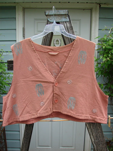 1994 Spruance Vest Topiary Cliff OSFA: A stylish pink vest featuring grey designs, dual paper button closure, and unique crop layering, perfect for vintage fashion enthusiasts.