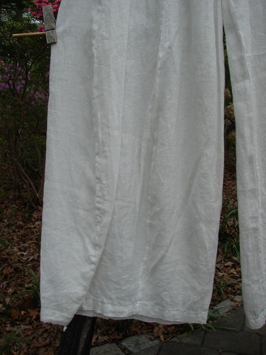 Barclay Linen Side Pocket Tie Pepper Pant Unpainted White Size 1, featuring a billowy shape, side pockets, and under ties for a cropped look, showcased in a close-up against an outdoor setting.