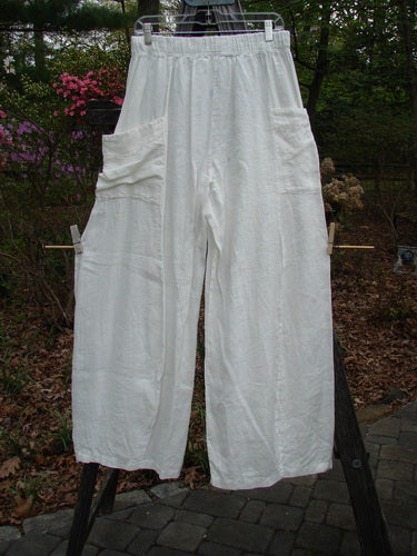 Barclay Linen Side Pocket Tie Pepper Pant Unpainted White Size 1, featuring a relaxed fit with an elastic waist, billowy shape, and sectional panels, highlighting its versatility for mixing and matching.