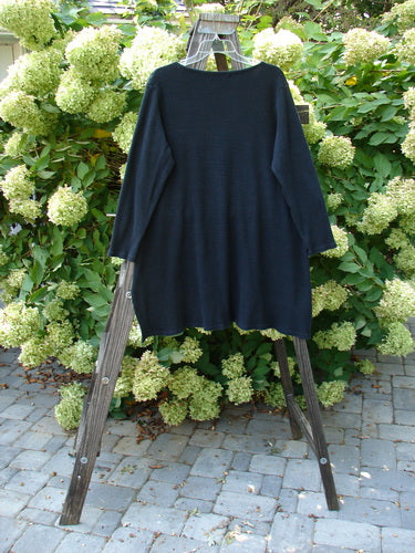 Barclay Thermal Shirttail Top Continuous Mosaic Black Size 1 on a wooden rack, showcasing long sleeves, a beautifully shaped neckline, and a shirttail rear hemline.