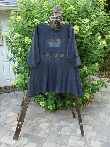 1993 Sage Dress Bountiful Black Size 1 displayed on a wooden stand, showcasing its tailored fit, unique pleats, and varying hemline.