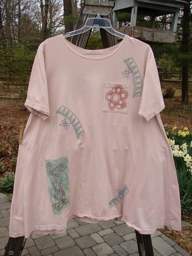 1995 New Look Dress Dot Flower Vase China OSFA featuring a sweeping A-line shape, floral design, front pocket, drawcord back, and Blue Fish patch on pastel pink backdrop.