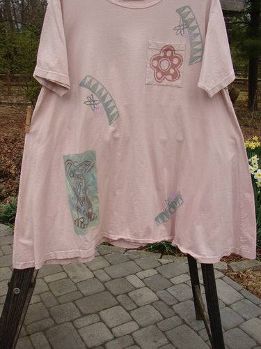 1995 New Look Dress Dot Flower Vase China OSFA, featuring a pastel pink backdrop with dot flower and vase patterns, front upper breast pocket, drawcord back, and sweeping A-line shape.