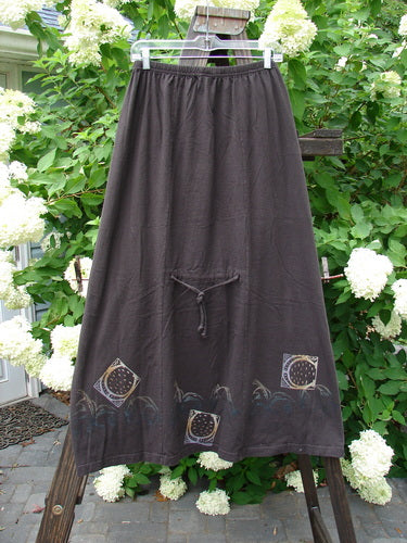 1998 Low Pocket Skirt Shoe Luck Mortar Size 1: A long black skirt featuring an A-line shape, full elastic waistline, dual lower drop pockets, and a unique horseshoe theme.