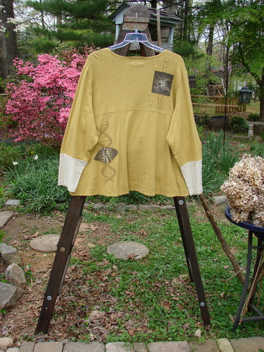 2000 Cotton Hemp Philos Jacket Biology Gold Size 2 on a hanger, featuring a scooped varying hemline, sectional horizontal panels, contrasting sleeves, two lower pockets, and rear flounce.