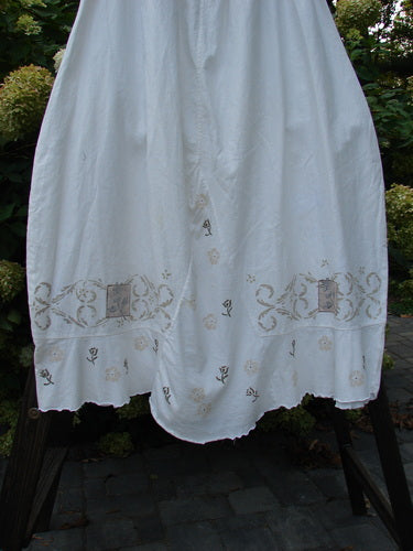 Barclay Linen Duet Skirt Tiny Floral White Size 2 featuring gold embroidery, full elastic waistline, widening bell shape, several sectional panels, front V-shaped insert, and varying hemline.