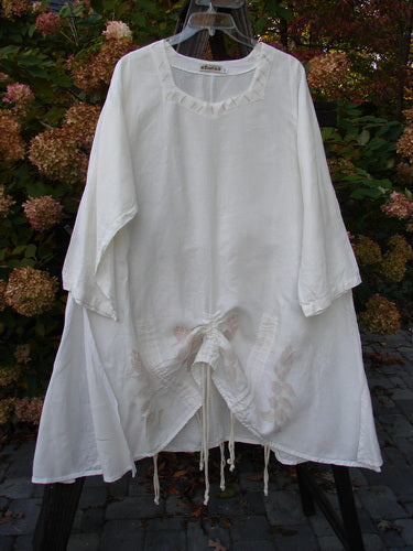 Barclay Linen Venetian High Vent Tunic Dress Tall Bud White Size 2 displayed on a clothes rack, showcasing its feminine hourglass shape, softly squared neckline, and flowing A-line silhouette.