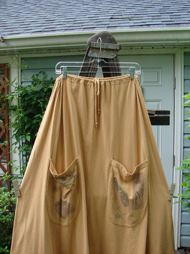 Image: A long beige skirt with pockets on a clothes swinger.

Alt text: 1994 Scoop Pocket Skirt Hot Pepper Dijon Size 1: A beige skirt with pockets on a clothes swinger.