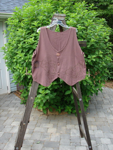 1998 Field Vest Leaf Gourd Size 1 displayed on a clothes rack, showcasing its upward curved crop rear, tuxedo front tails, and vintage Blue Fish patch, emphasizing its double-layered organic cotton design.