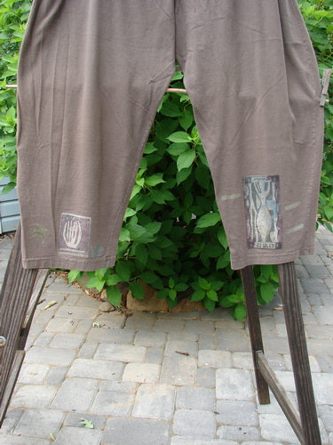 1994 Wanderer's Pant Spirit Woman Humus Size 1, displayed on a rack, showcasing a full drawstring waistline, side pockets, crop length, and rounded hip design in medium-weight cotton jersey.