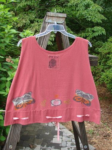 1992 Camisette Top Butterfly Sienna OSFA features a pink shirt with a butterfly design, scooped wider neckline, swingy hemline with button holes, and Blue Fish patch on the back.