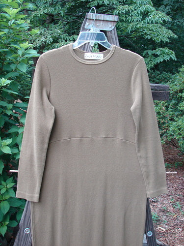 1998 Pebble Dress Unpainted Leaf Size 1: Long-sleeved, thick ribbed material, pegged bottom, and slightly narrowing lower sleeves, displayed on a swinger outdoors.