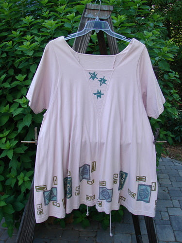 1993 Jazz Dress Star Leaf Ash Pink Size 1, showcasing an A-line shape with a triangular neckline, rear cord lacings, blue designs, and a signature Blue Fish patch.