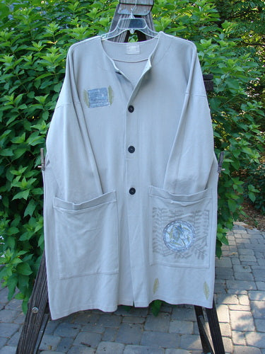 1999 Interlock Long Square Cardigan Jacket Fern Pod Ash Size 0: A long-sleeved shirt on a clothesline with pockets, featuring a white logo.