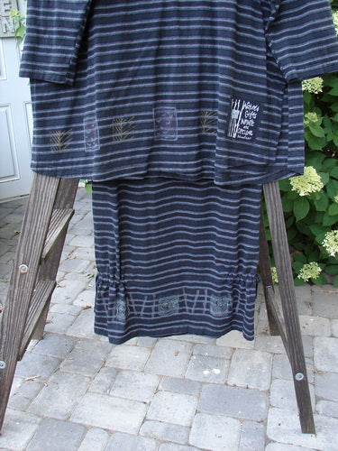 1999 Stripe Box Straight Tie Duo Water Fern Black Size 2: A pair of striped shirts displayed on a wooden ladder, showcasing a ribbed V neckline and vented sides.